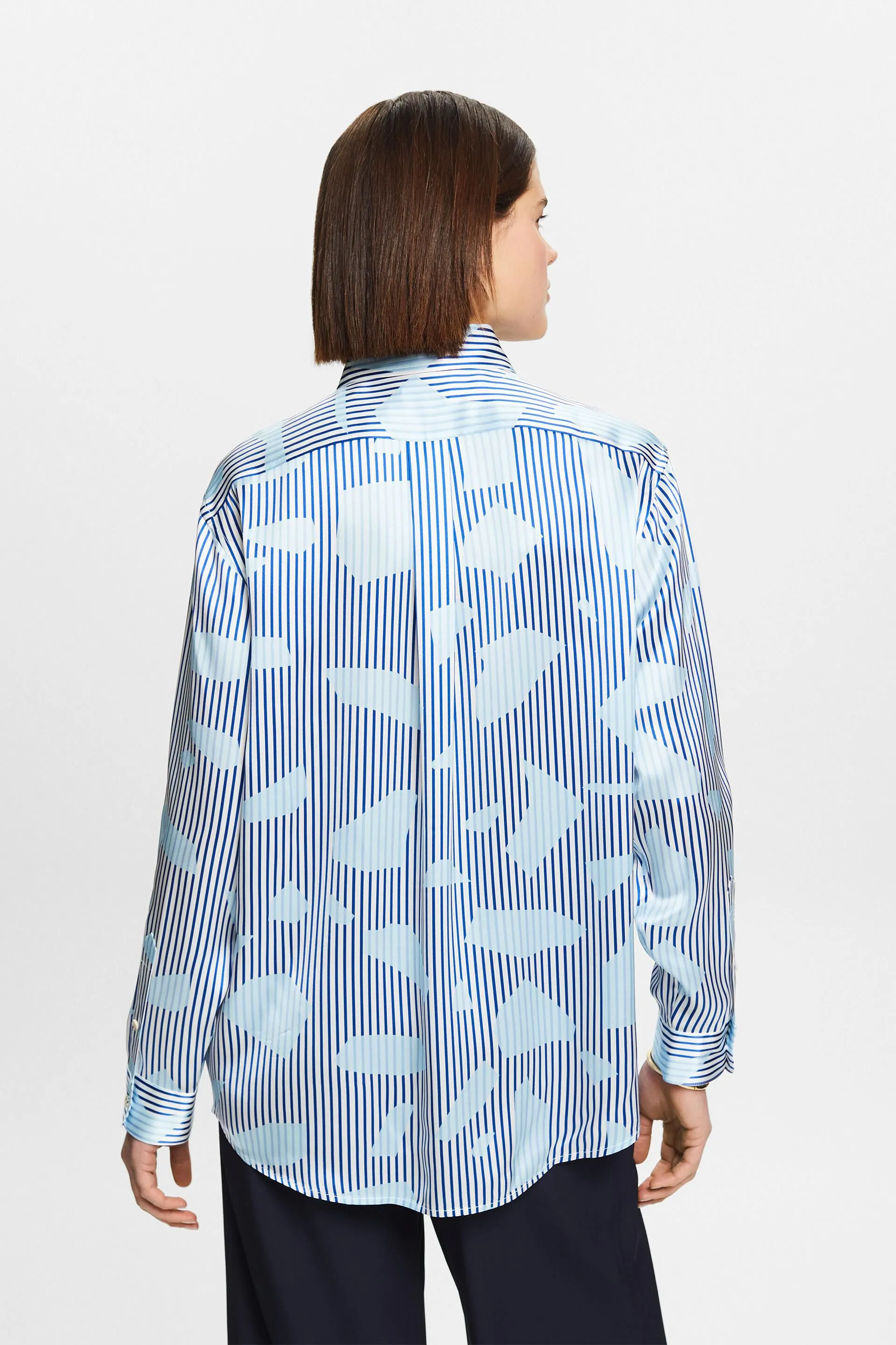 Camicia con bottoni in seta stampata